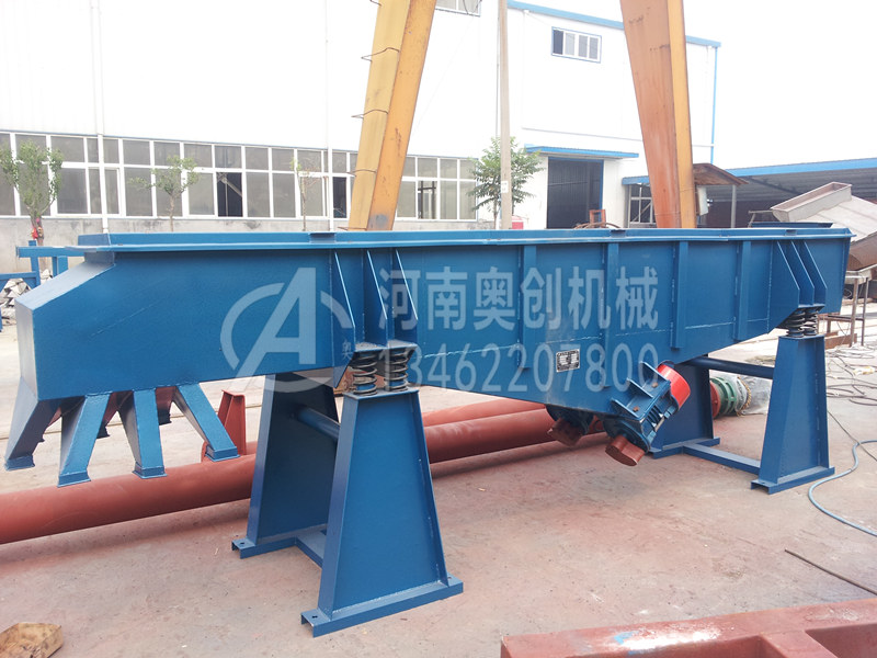 圓振動(dòng)篩需要采用在篩面上噴壓力水，將細(xì)拉級(jí)及泥質(zhì)沖洗下去