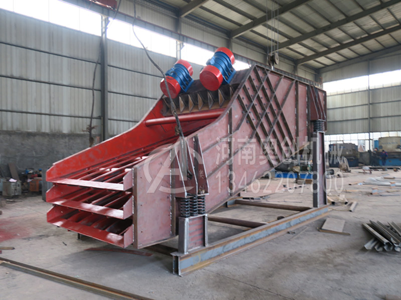 礦用直線振動(dòng)篩激振力的大小會(huì)影響材料的篩選效率