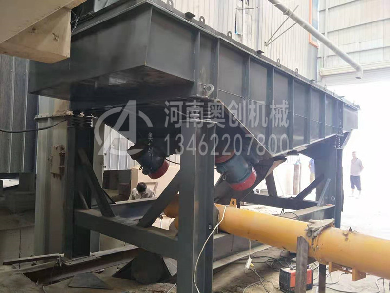 砂石生產(chǎn)線篩分專用直線振動(dòng)篩電機(jī)基座損壞原因分析