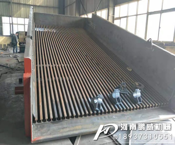 砂石振動(dòng)篩為什么一個(gè)角下料多一個(gè)角小料少？?