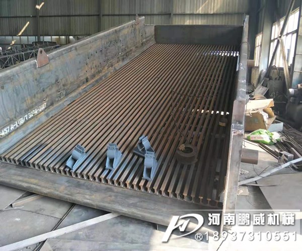 砂石振動(dòng)篩為什么一個(gè)角下料多一個(gè)角小料少？?