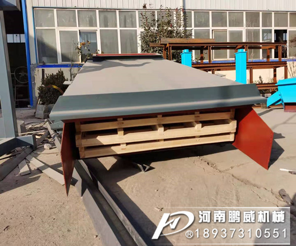 小型直線運(yùn)動(dòng)振動(dòng)篩突然料跑邊一邊去是什么原因？