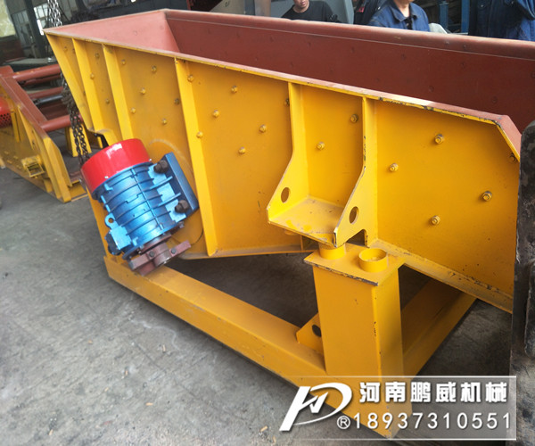 振動給料機(jī)不走料是不是和振動電機(jī)安裝角度有關(guān)系？