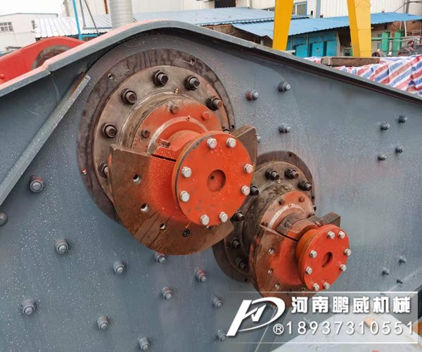 砂石振動篩激振源一直往外甩油是什么原因？