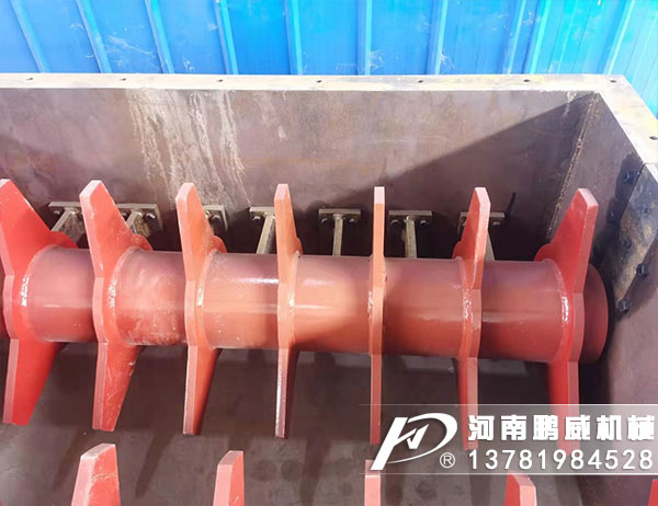 煤泥打散機根據(jù)物料流動性能送料螺桿區(qū)分為 單、雙螺桿設計，可以適用于各種不同原料類型