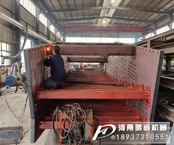 物料潮濕堵網(wǎng)問(wèn)題用那種振動(dòng)篩可以解決？