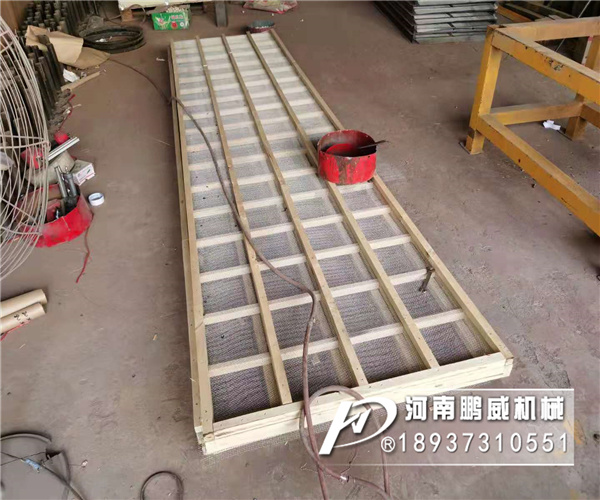 土石圓振動篩篩網(wǎng)堵泥怎么樣解決？